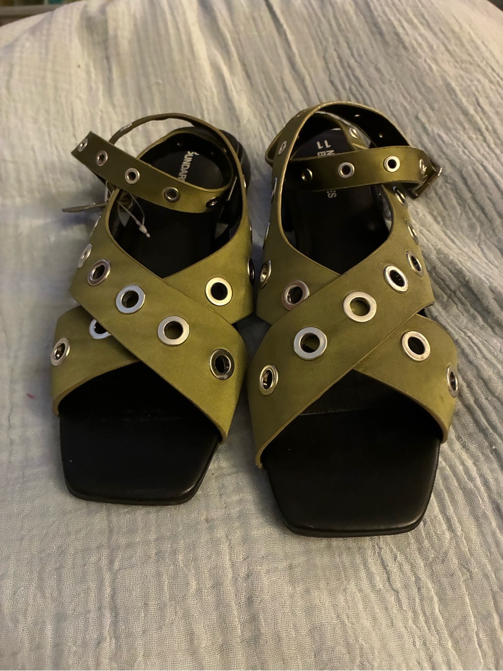 No Boundaries Olive Green Grommet Cross-Strap Sandals 11